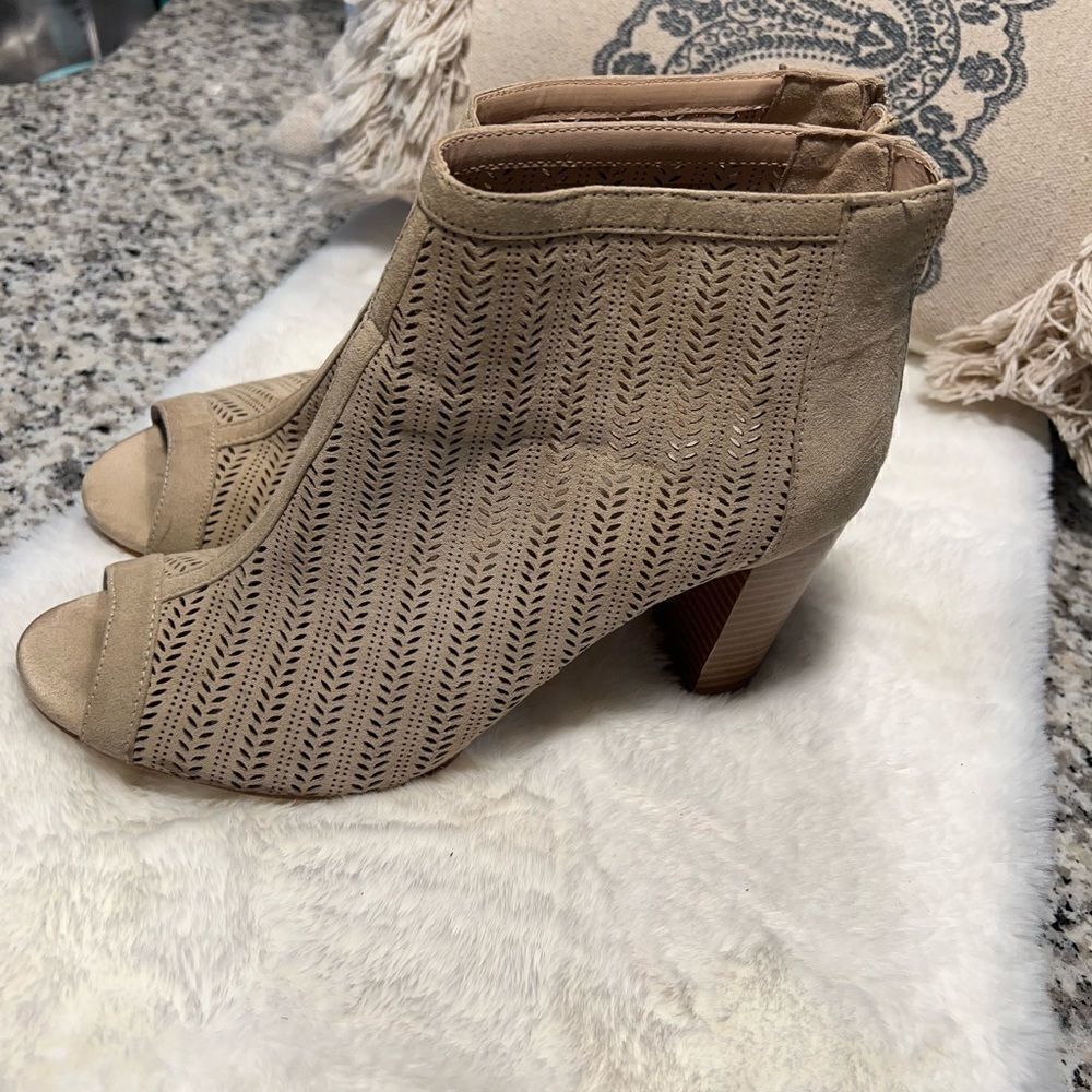 Also suede camel peep toe boogie. Size 9.5.